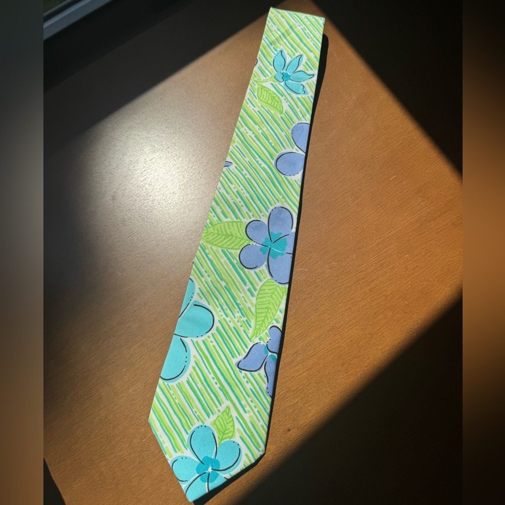 Lilly Pulitzer Men’s Floral Green and Blue Tie - white label NWOT